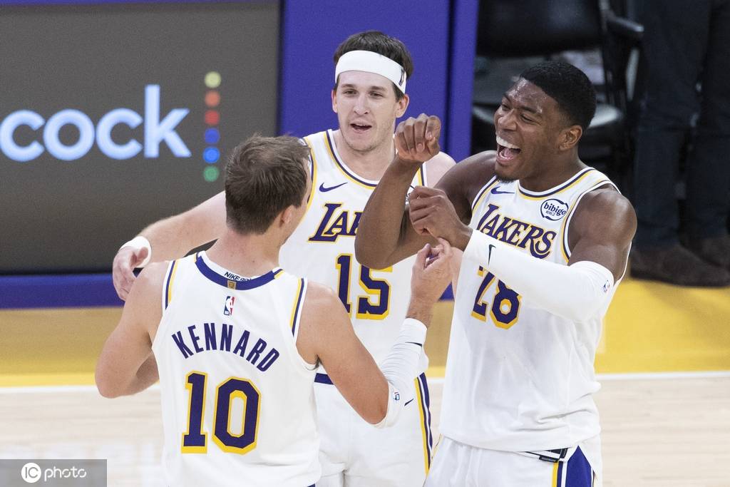 东契奇35分唐斯25+16 湖人胜尼克斯